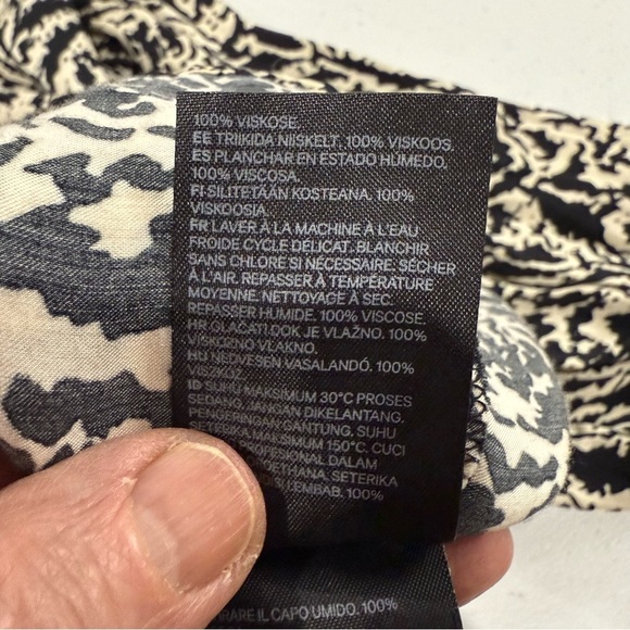 H&M Patterned Blouse Wide Long Sleeves Short Black & Cream Women’s Size Large - Picture 13 of 15